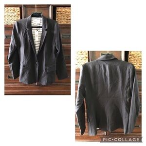 Cupcakes & Cashmere Classic one button black blazer in size 8
